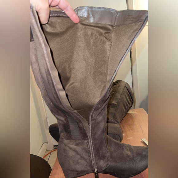 Women’s Brown Boots - Picture 6 of 9